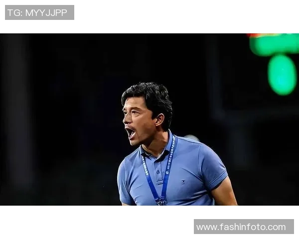 Z足球球星再度闪耀赛场展现超凡技艺引领球队走向辉煌 Z足球球星再度闪耀赛场展现超凡技艺引领球队走向辉煌