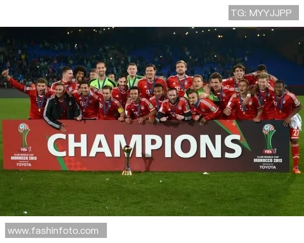 老一代足球传奇谢幕时刻回顾 见证辉煌与告别的感人瞬间 老一代足球传奇谢幕时刻回顾 见证辉煌与告别的感人瞬间